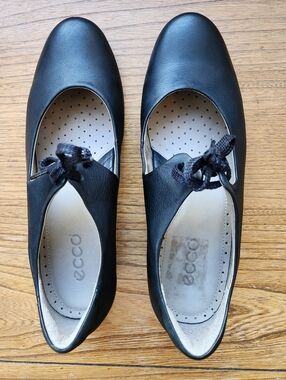 ECCO Sculptured Lace Mary Jane Comfort Shoes